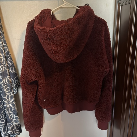 Lululemon Textured Fleece 1/2 Zip in Red Merlot Size 6 - Picture 4 of 7